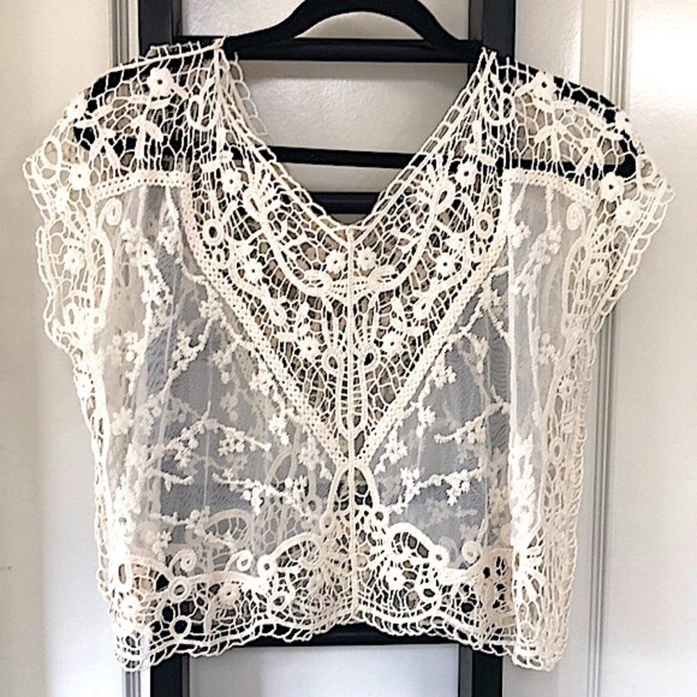 Malloy Cropped Lace Blouse